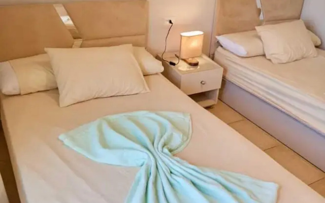 Long Island Chalets Family only