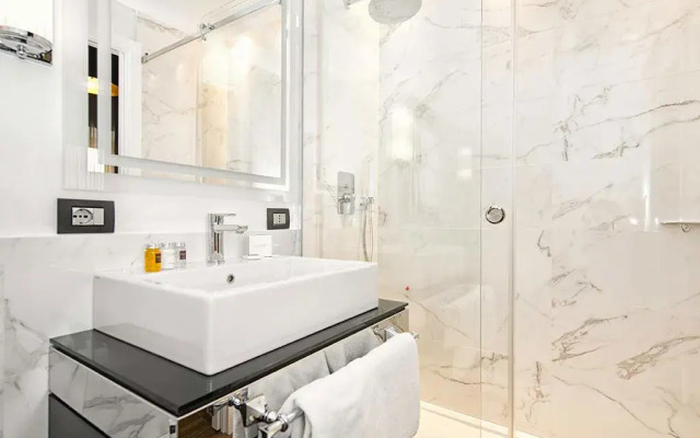 Hotel The Independent Suites