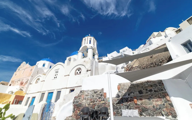 Santo Blue Horizon - The Blue Domes View