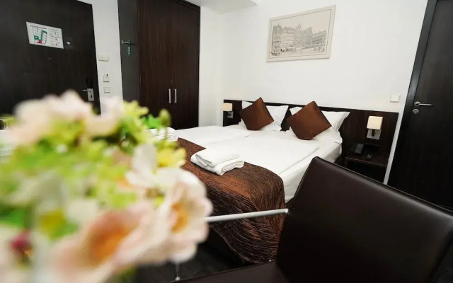 The Atrium Hotel
