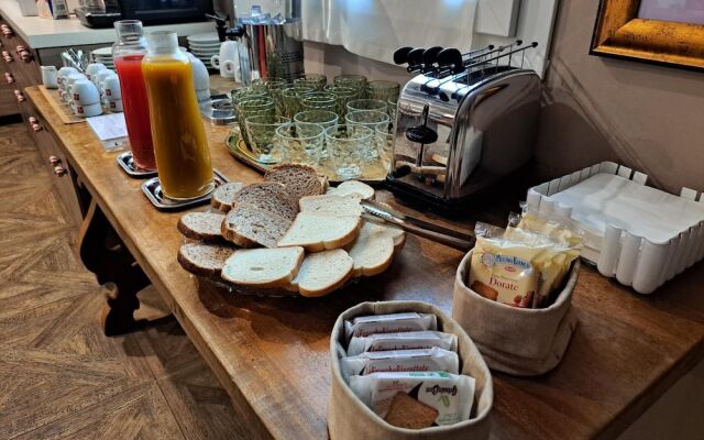 051 Room & Breakfast