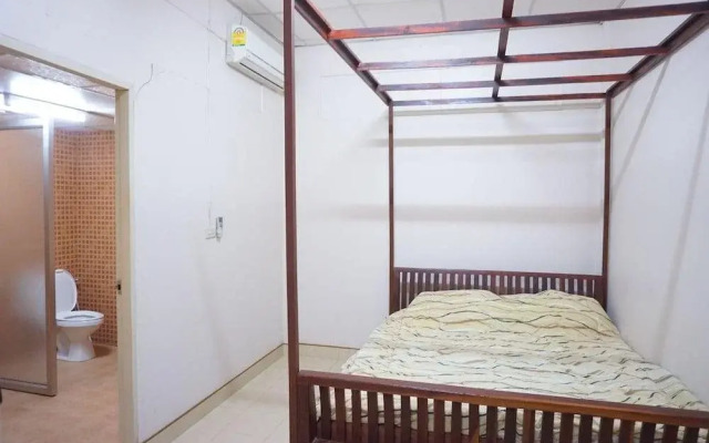 Na Thammachart Hotel