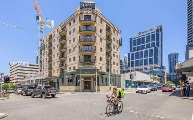 Spacious 1bdr Fast Wi-fi Near RAC Arena