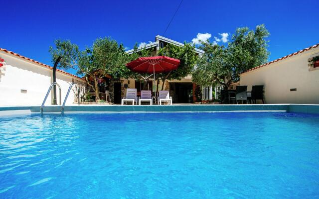 Cozy Holiday Home in Zadar with Swimming Pool