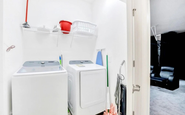 15br Mansion - With Pool Hot Tub Netflix