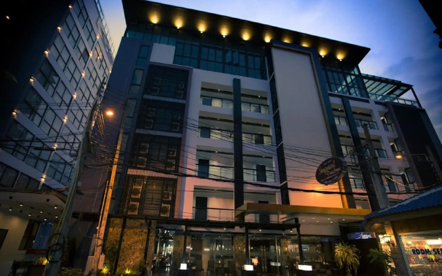 Serenotel Pattaya Beach Front
