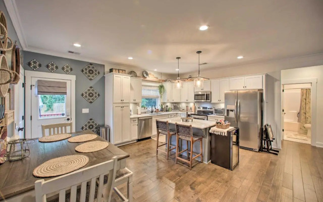 2 Mi to Downtown: Luxe Greenville Retreat!