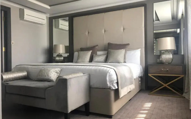 Riverside Lodge Hotel