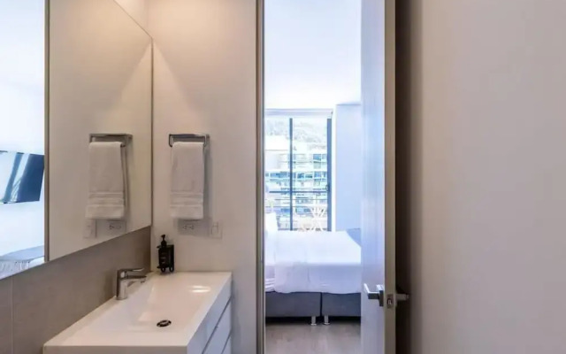 w Stylish 1BR in Chic