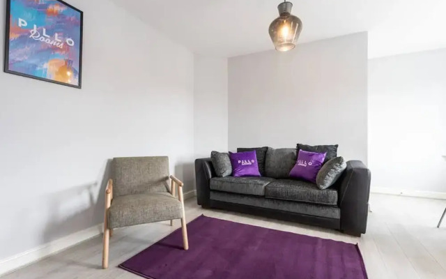 Lovely One-bedroom Serviced Apartment in Eccles