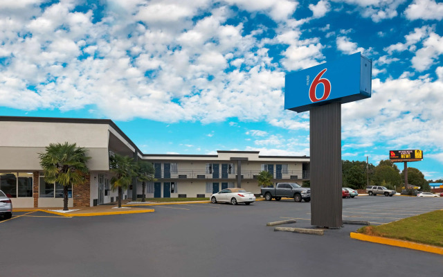 Motel 6 McDonough, GA