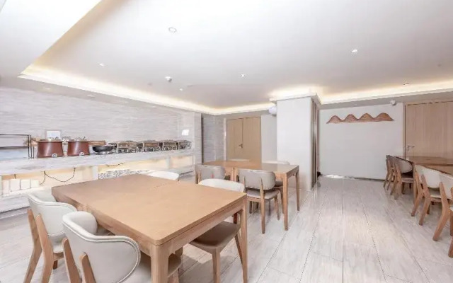Ji Hotel (Xi'an Zhangba North Road Subway Station)