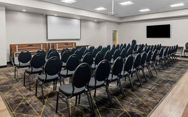 Park Inn by Radisson, Kelowna