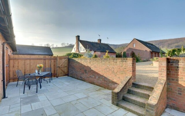 Quaint Holiday Home in Boughton Lees With Garden