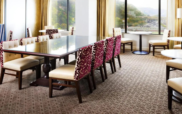 Sheraton Pittsburgh Hotel at Station Square
