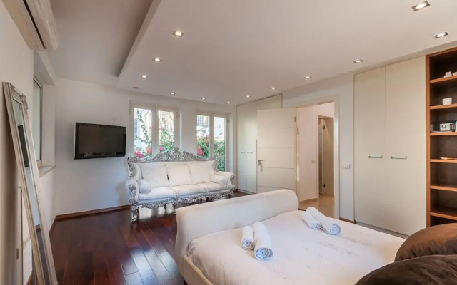 Luxurious Villa with great location