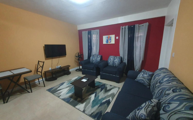 Lovely 2-bedroom apartment with shared jacuzzi & pool