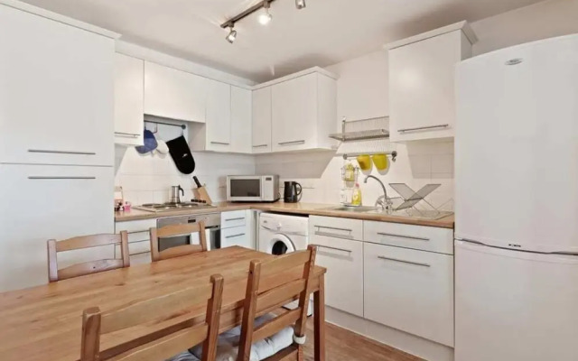 Spacious 2bdr Apt for 4p, Near Trendy Hackney