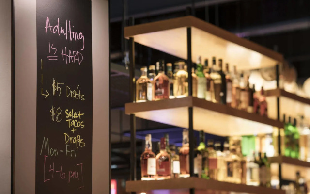Moxy Chicago Downtown