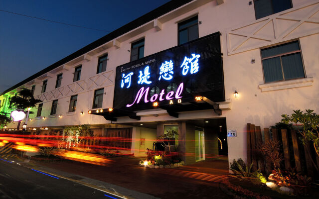 The Riverside Hotel & Motel