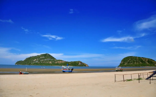 The Green Beach Resort