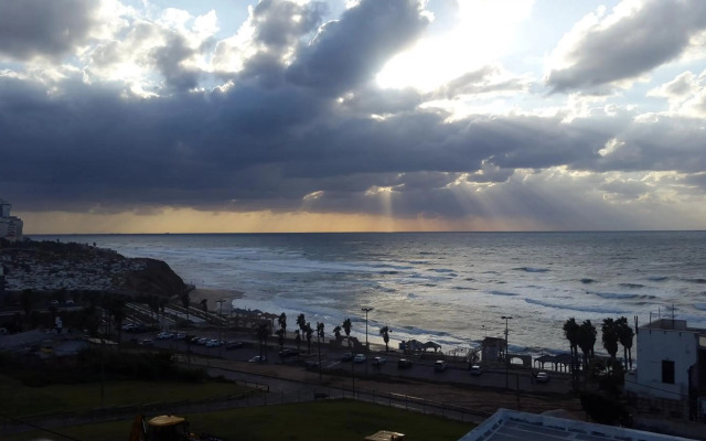Jaffa Family Penthouse, sea front , 3BR, 2BA,