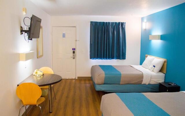 Motel 6 Sikeston MO
