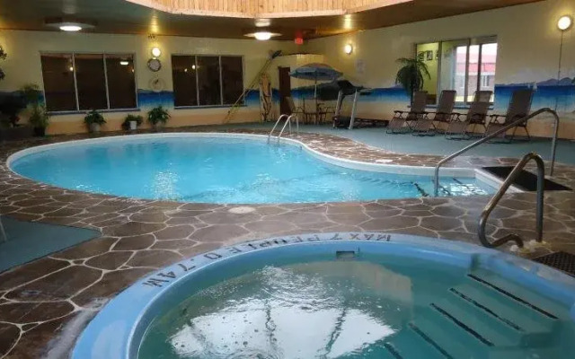 Canway Inn & Suites