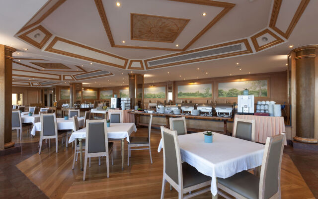 Carcavelos Beach Hotel