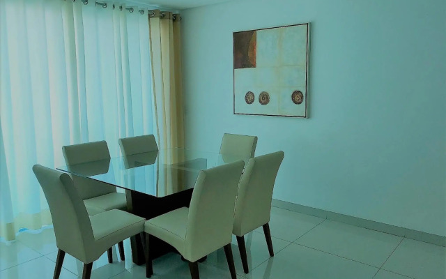 Cobertura Duplex em Condomínio de Alto Luxo - 402