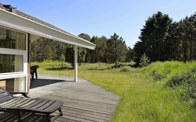 10 Person Holiday Home in Albaek