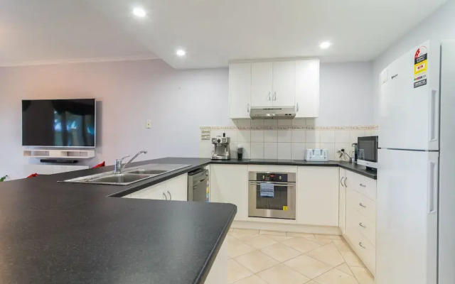 Port Adelaide Harbourside Home