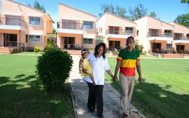 Visit Beautiful Mombasa and Stay at the Wonderful Makweru Villas