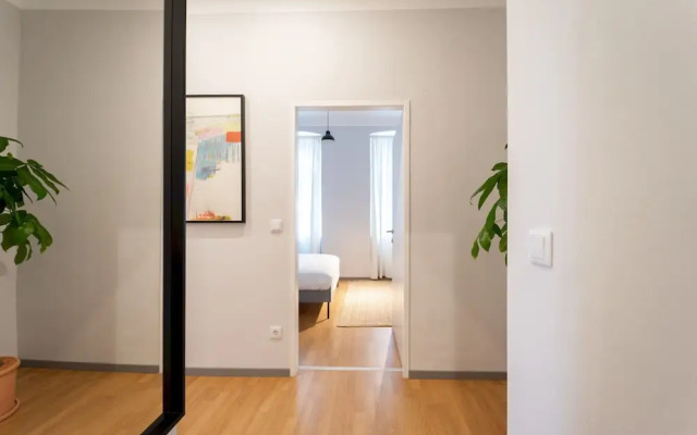 Modern and Bright Apartment - Close TO City Centre