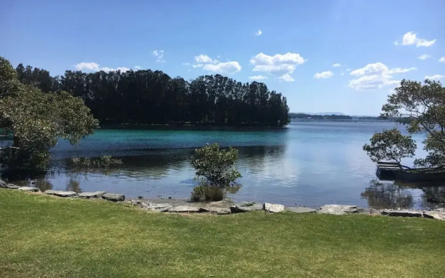 26 Wallis View - Opposite the Lake - 3 Bedroom Apartment