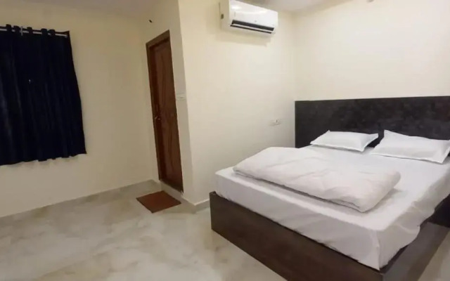 iROOMZ Hotel Apoorva