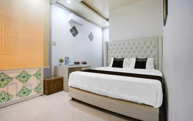 Stylish DBL Suite Escape W/ Free Wifi and Parking – Guest Rooms – Banda Aceh