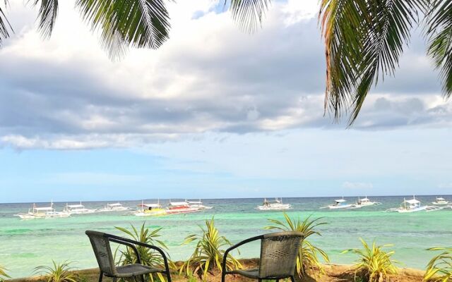 On Board Panglao Beach Hostel and Resort