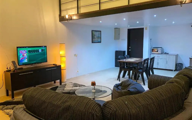 2flr Apartment at Empire Subang Jaya includes WiFi