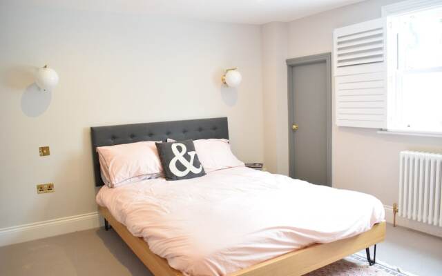 3 Bedroom Garden House in Dalston