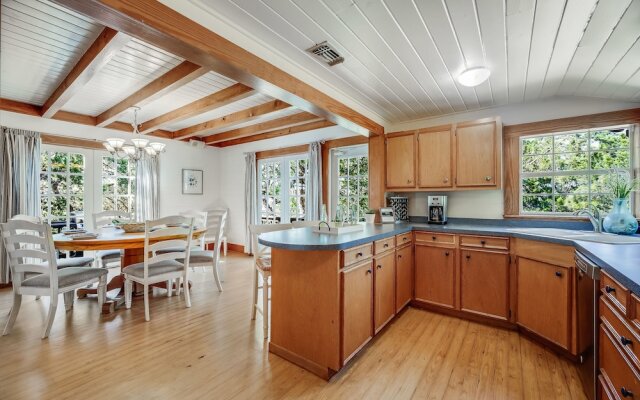 Lake Travis Waterfront Retreat