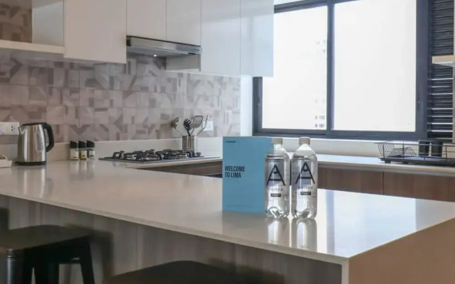 w Picturesque 2BR in the Heart of Miraflores