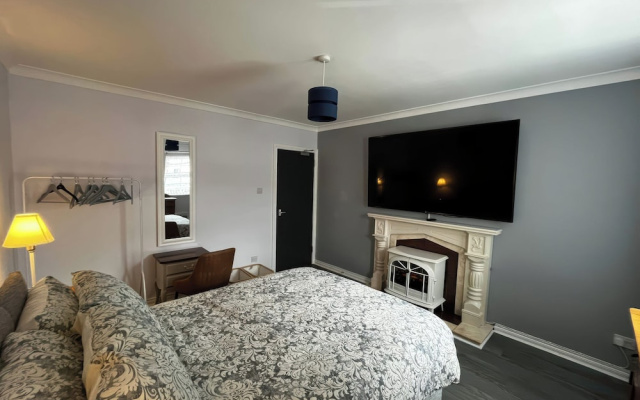 Shalom Apartment 98B