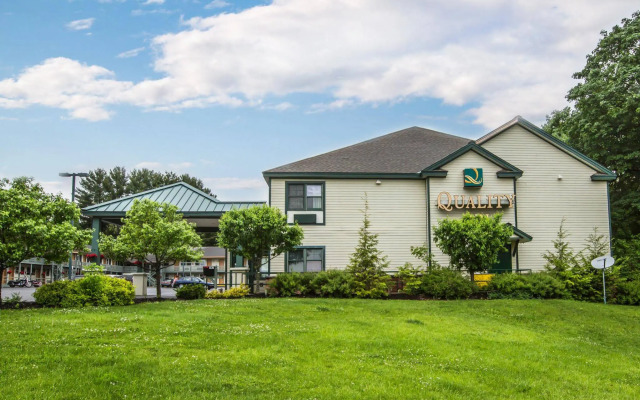 Econo Lodge Glens Falls / Lake George