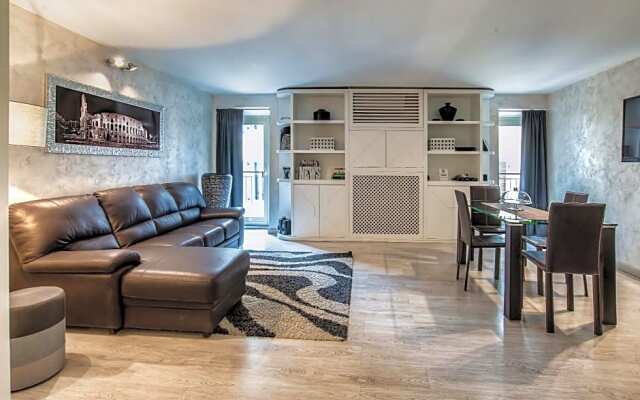 Black And White Suite