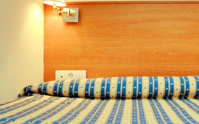Hostal Drassanes