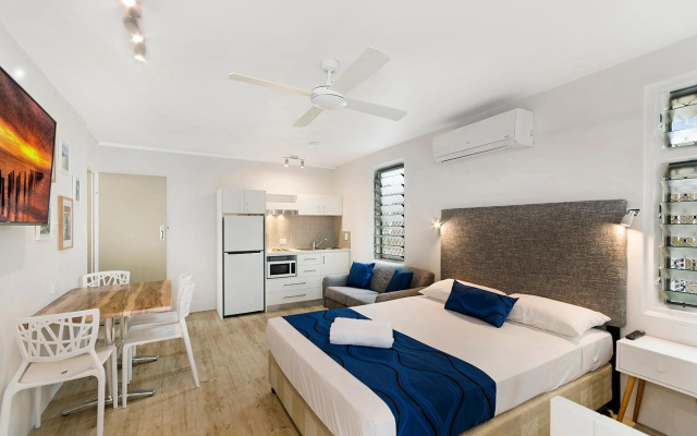 Beach House Motel – Guest Rooms – The Strand