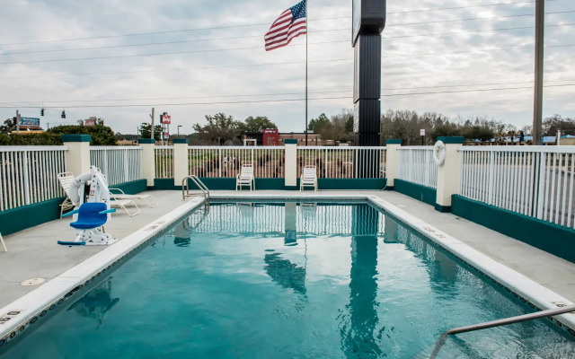 Quality Inn Chipley I-10 at Exit 120