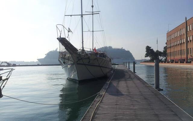 Venezia Boat & Breakfast Caicco Freedom