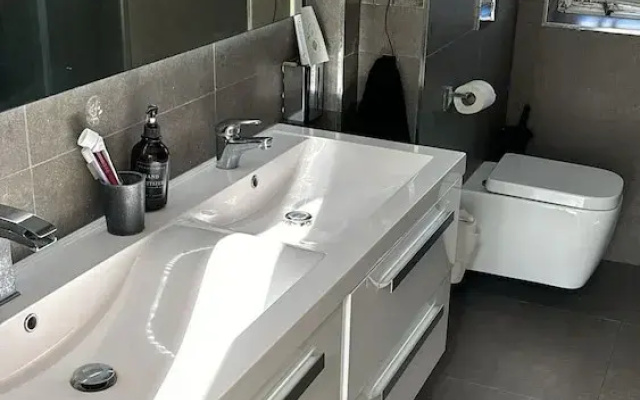 Lovable 1 Bedroom free wifi Parking F3